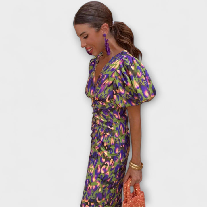 Vanessa - Elegant dress with V-neck