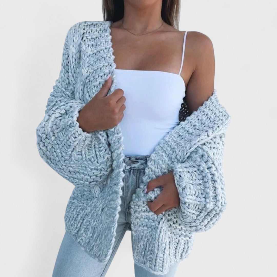 Clara - Relaxed cardigan in chunky knit