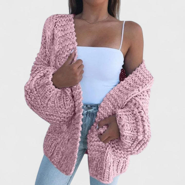 Clara - Relaxed cardigan in chunky knit