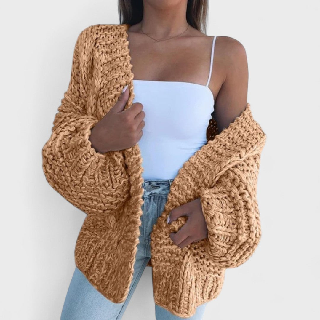 Clara - Relaxed cardigan in chunky knit
