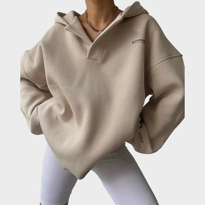 Flávia - Chic Hooded Sweatshirt