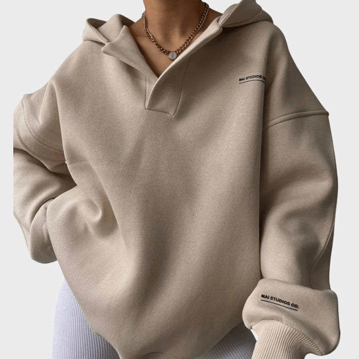 Flávia - Chic Hooded Sweatshirt